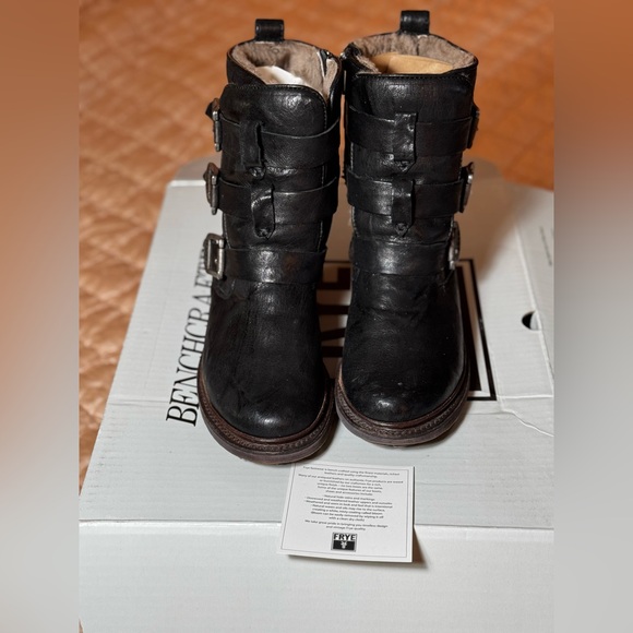 Like brand new Frye Valerie shearling lined ankle boots 7 - Picture 1 of 15